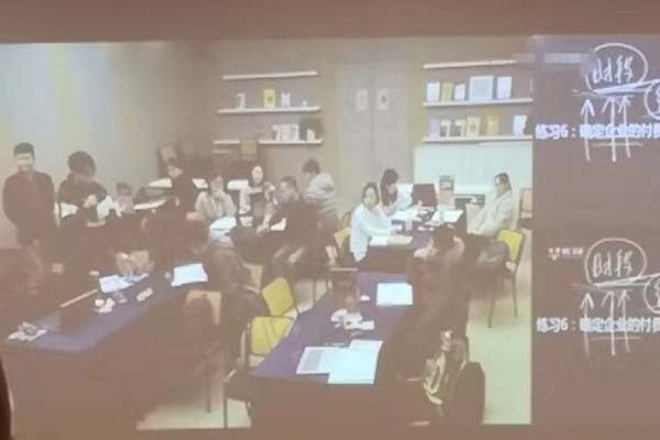 斯普瑞噴粉房廠家參加提升企業創新能力培訓班
