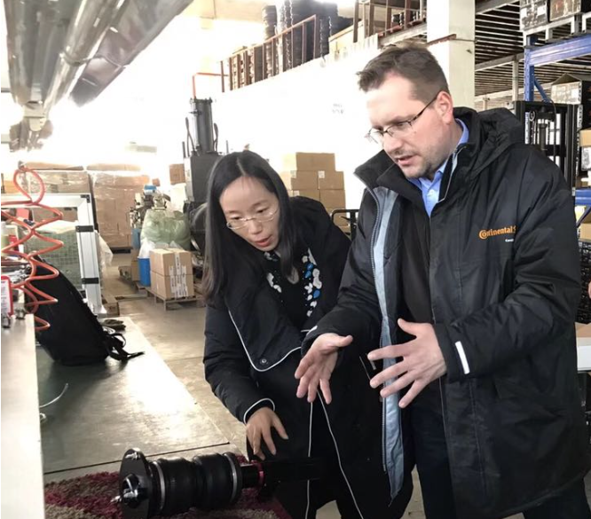 外國友人攜希望調研噴涂設備廠家，璀璨新程拭目以待！
