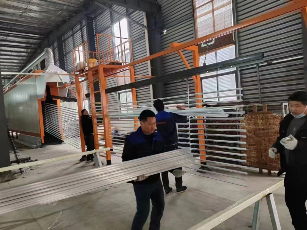 江蘇鋁材噴涂設備安裝調試進行時，精準工藝打造行業標桿品質！